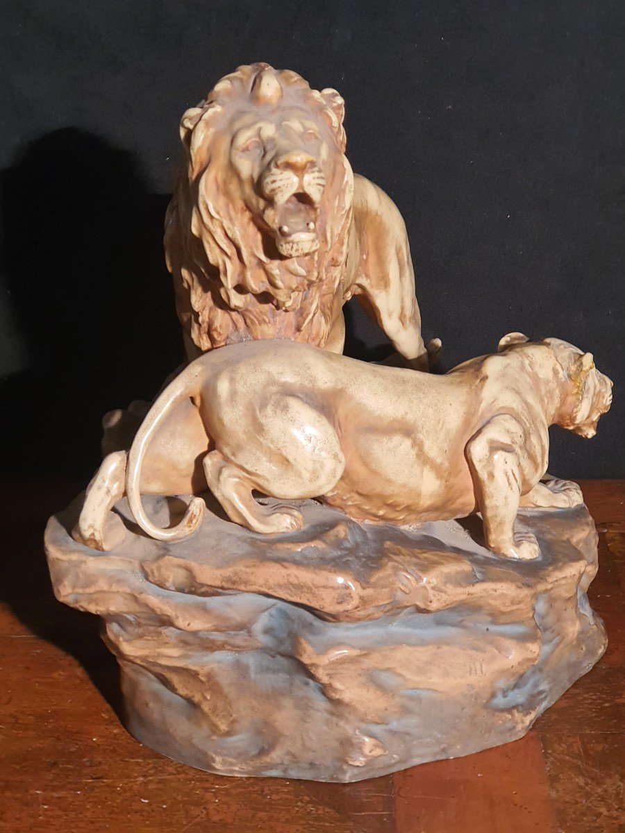 Sculpture Royal Dux groupe animalier lion et lionne.-photo-2