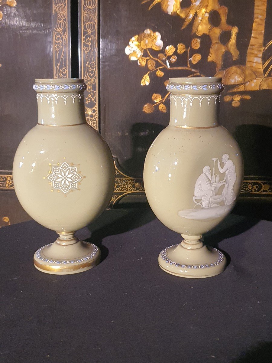 Paire De Vases Opaline. Wedgwood.-photo-2