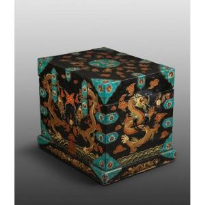 Chinese Chest With Dragon Design. 