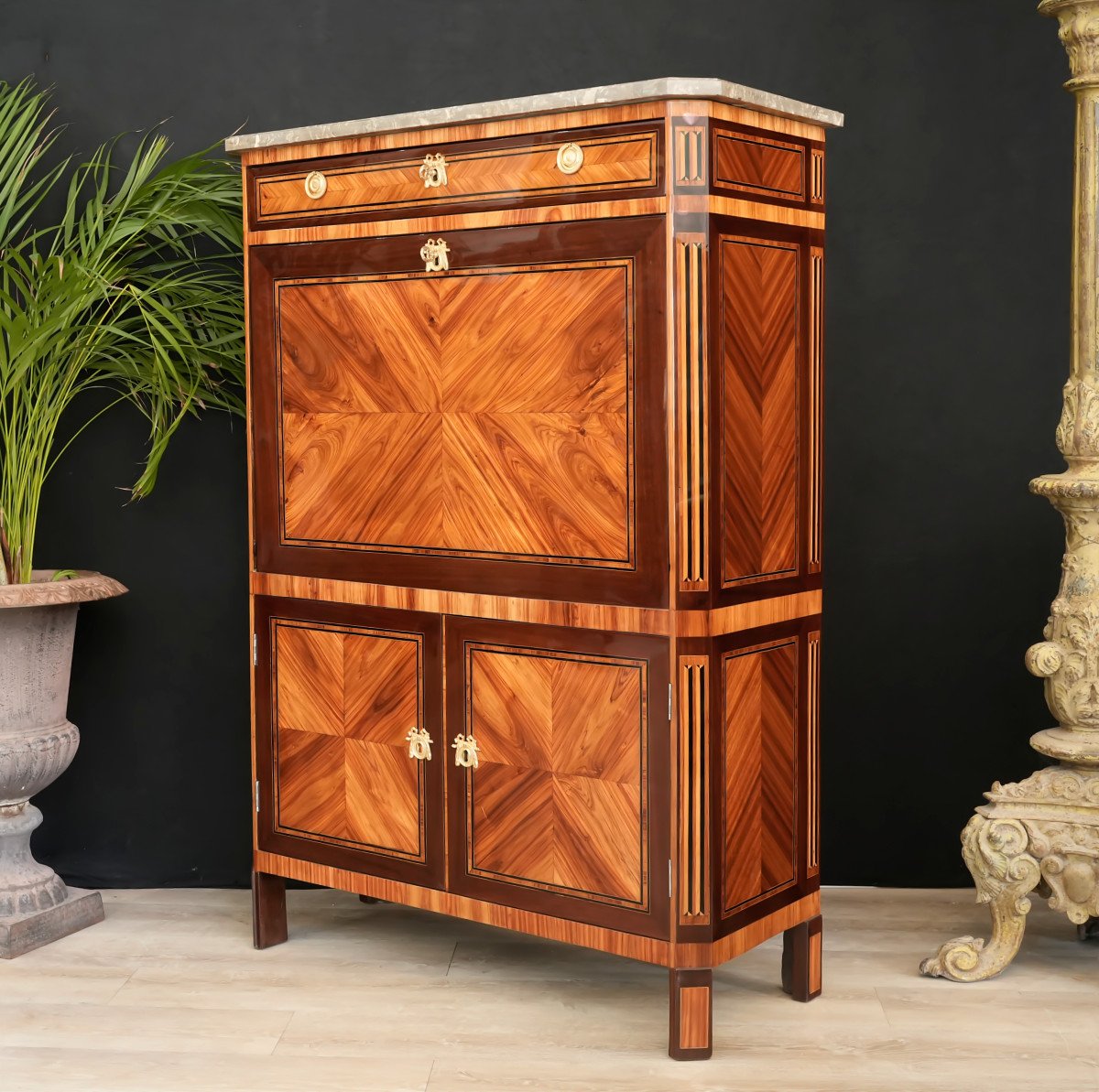 Louis XVI Secretary