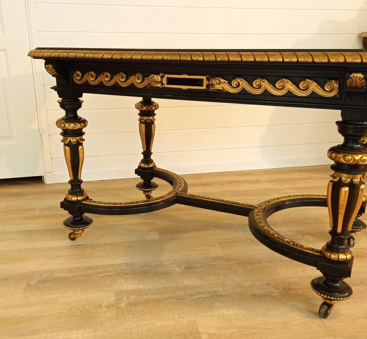 Napoleon III Black And Gold Table-photo-3