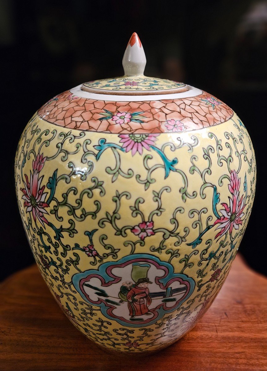 Covered Ginger Jar In Chinese Porcelain. 20th Century.-photo-1