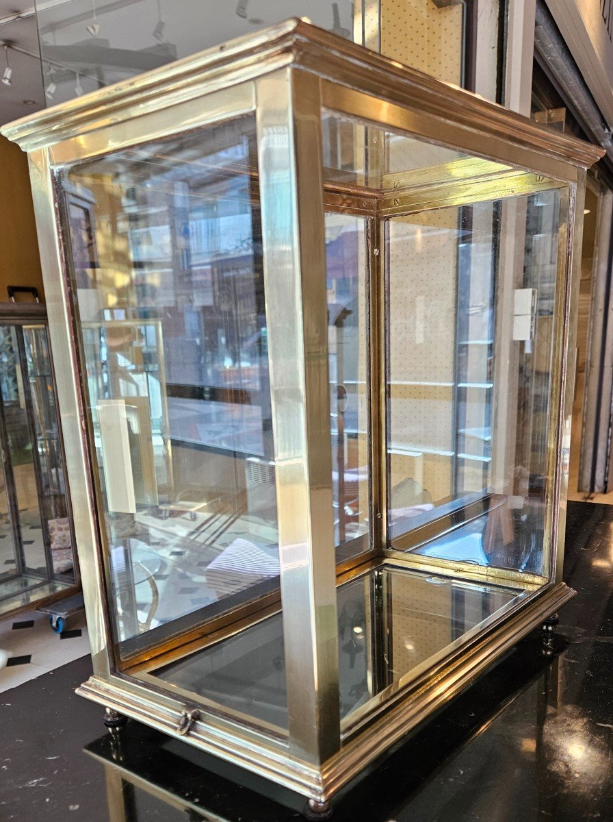 Petite Vitrine en laiton Pour Objet Unique  -début Du XXeme Siècle.  