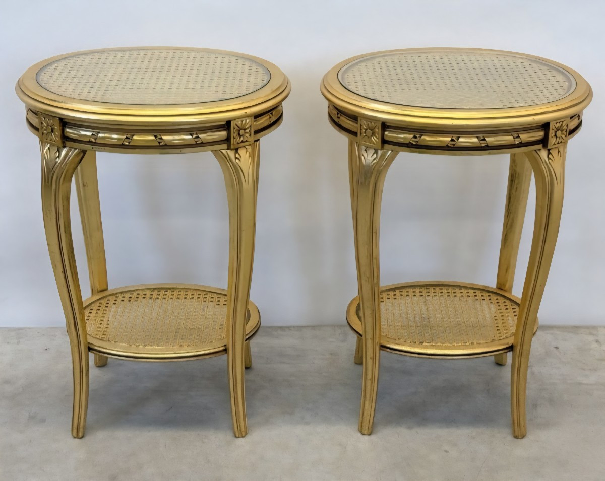 Paire de tables guéridons , sellettes ,en bois doré.
