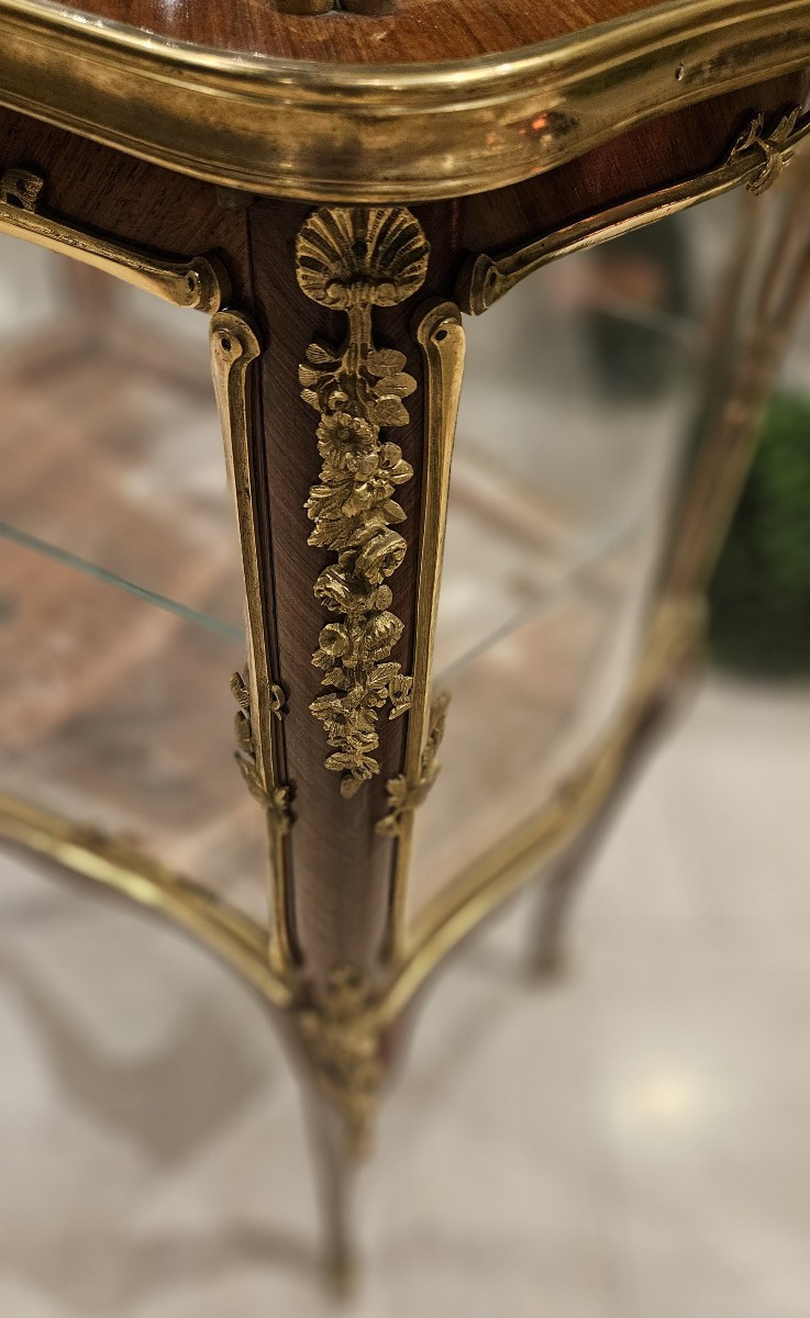 Petite vitrine de salon de style Louis XV Signée Boudet à Paris.-photo-6