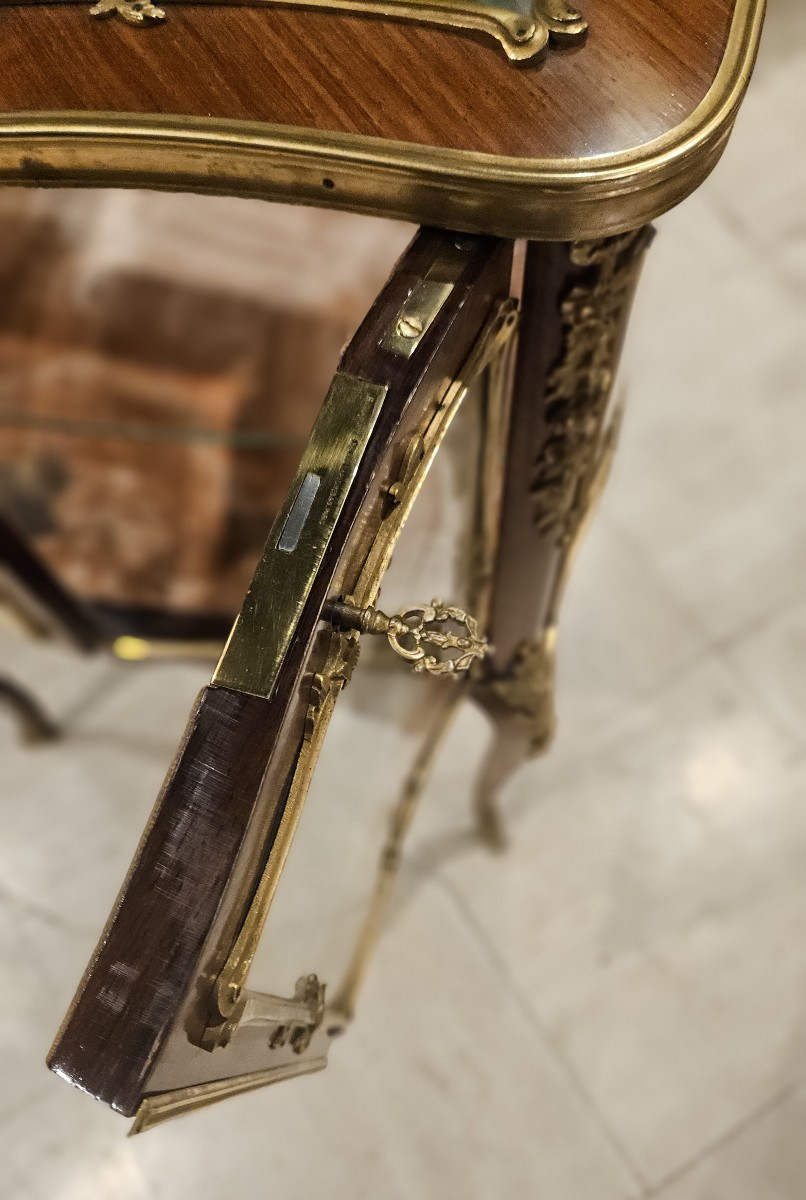 Petite vitrine de salon de style Louis XV Signée Boudet à Paris.-photo-7