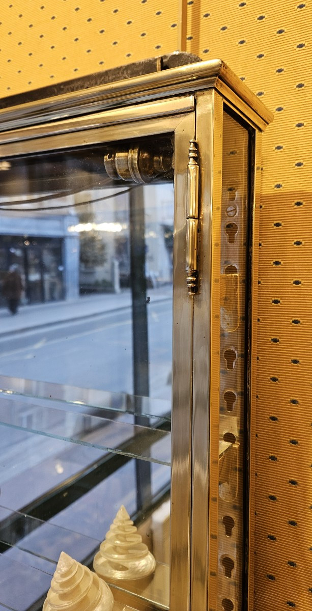 Petite vitrine murale en laiton début du XX° siècle.-photo-4