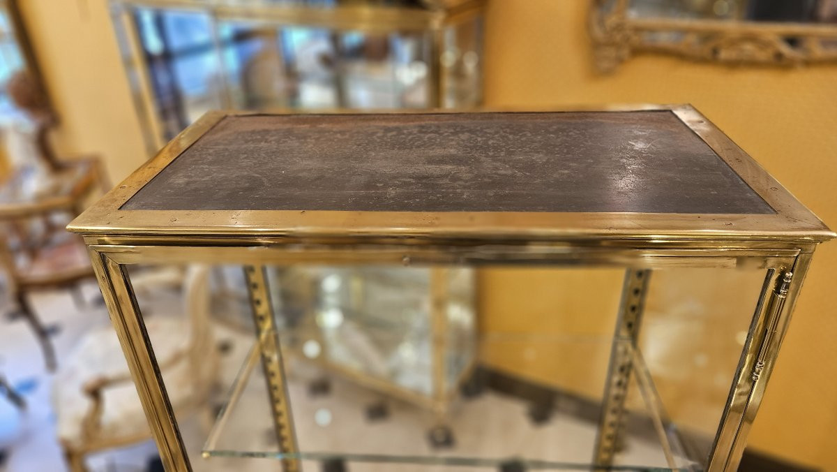 Vitrine en laiton toutes faces ouvrant par une porte à Gauche début XX° siècle-photo-4