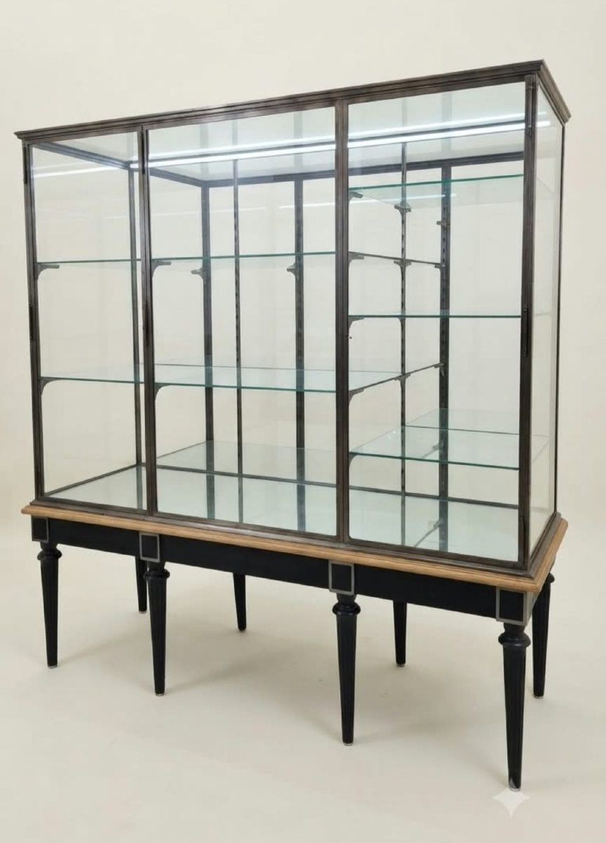 Grande Vitrine De Présentation  en acier poli.Fin du XIX°Siècle