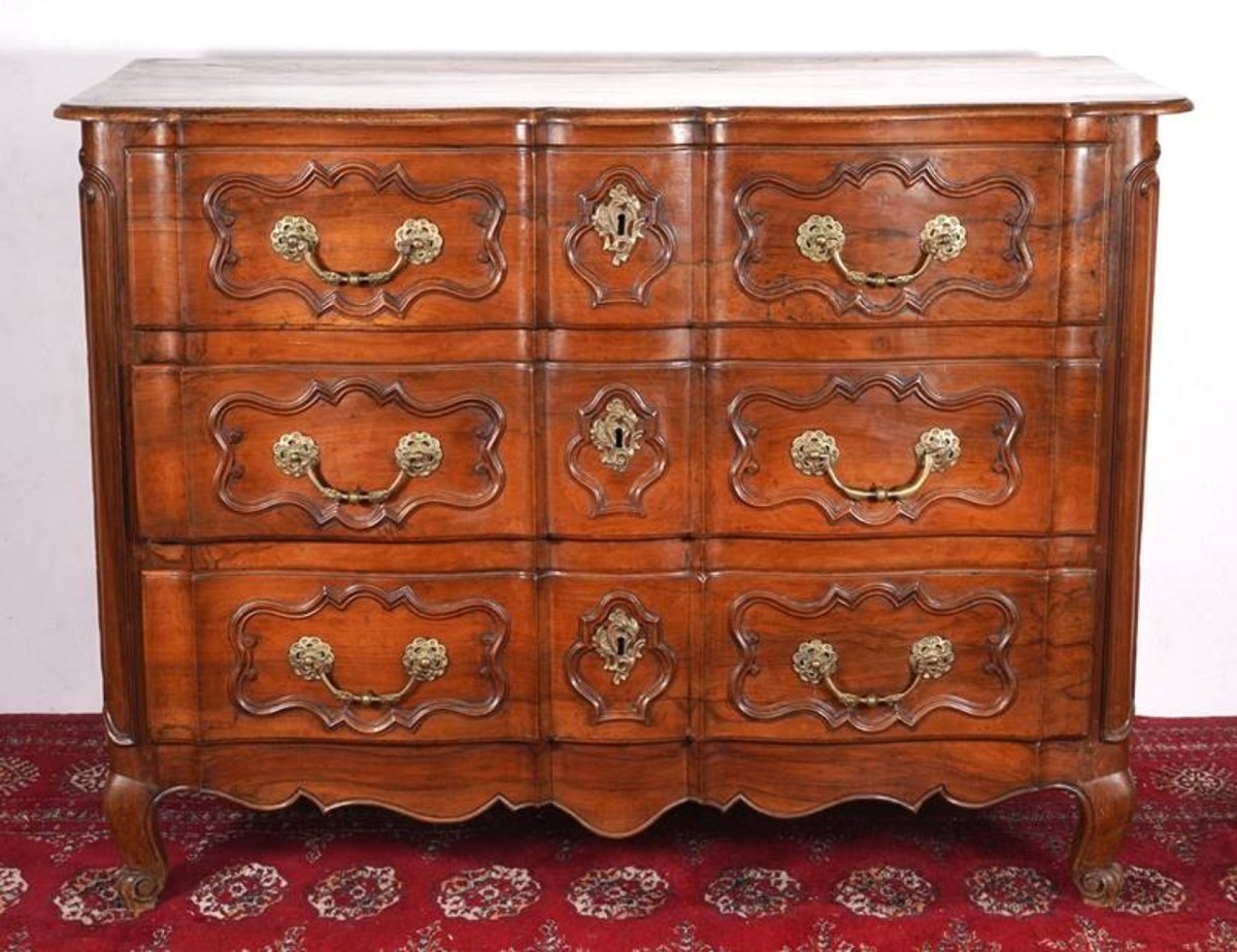 Commode époque Louis XV En Arbalète. Travail Provençal De La Région d'Aix En Provence. -photo-2