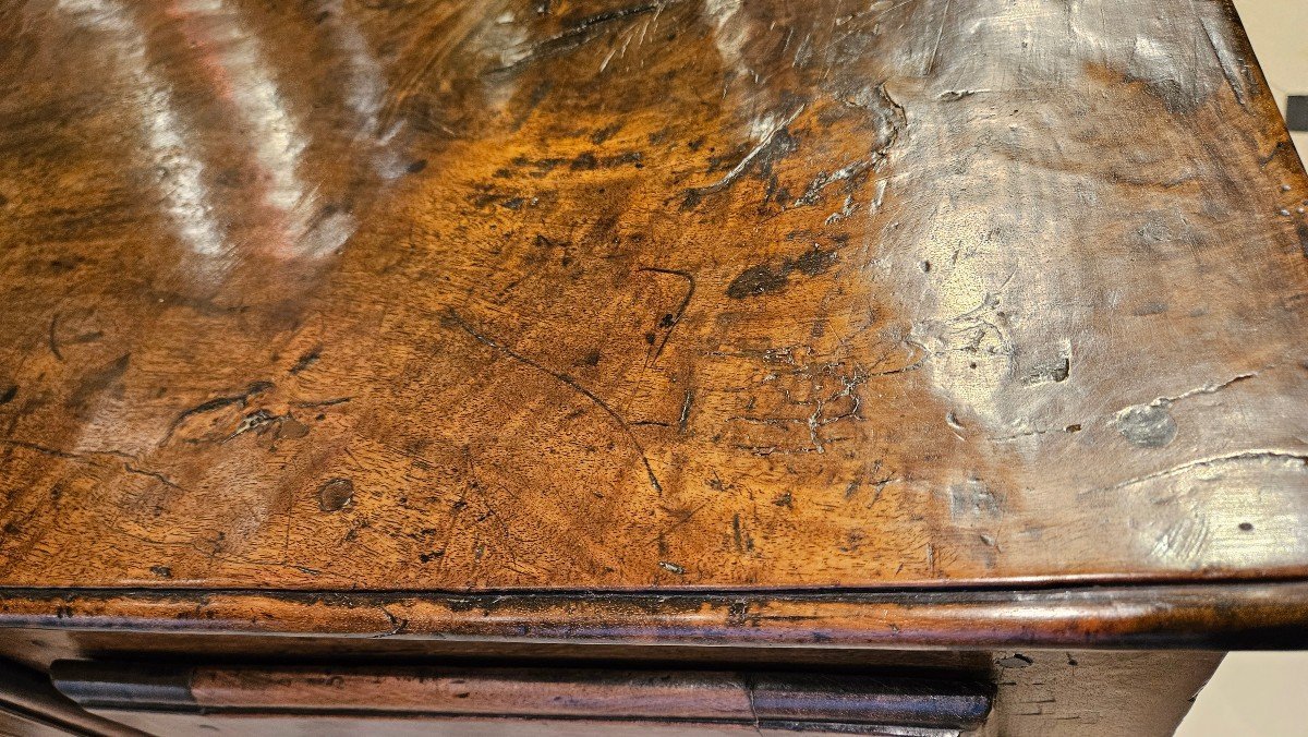 Small Walnut Sideboard From The Early 18th Century.-photo-4