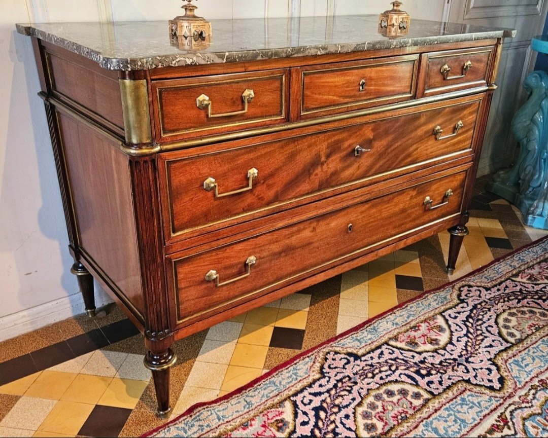 Commode d'époque Louis XVI En Acajou.