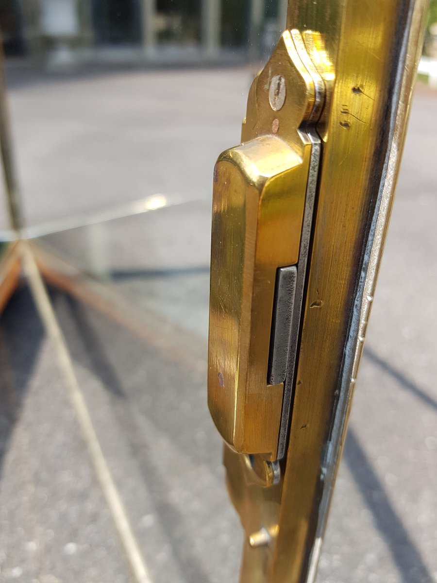 Low Display Case, Brass Counter. -photo-3