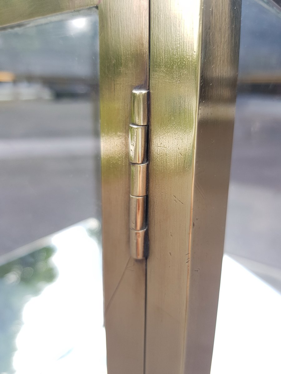 Low Display Case, Brass Counter. -photo-6
