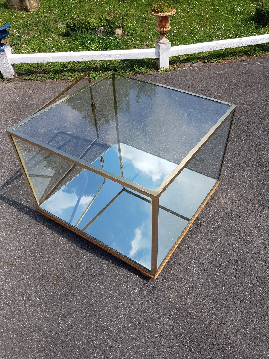 Low Display Case, Brass Counter. -photo-7