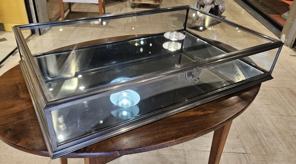 Flat, Rectangular Countertop Display Case In Polished Steel. Early 20th Century.-photo-2