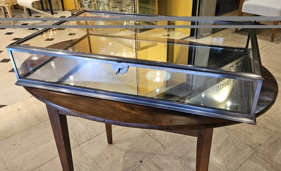 Flat, Rectangular Countertop Display Case In Polished Steel. Early 20th Century.-photo-3
