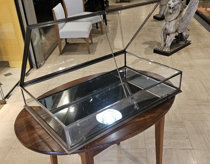 Flat, Rectangular Countertop Display Case In Polished Steel. Early 20th Century.-photo-4