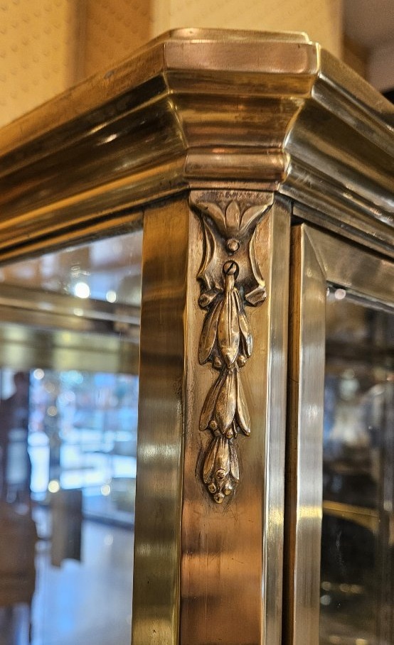 Paire de vitrines en laiton et bronze du début du XX° Siècle. Maison Muller -Domange.-photo-4