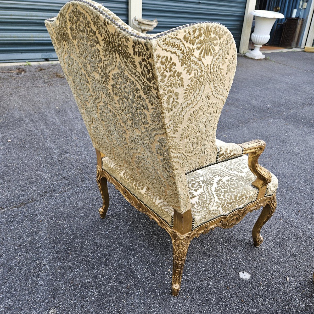 Grande Paire de fauteuils à oreilles en bois sculpté et doré. Epoque Napoléon III.-photo-1