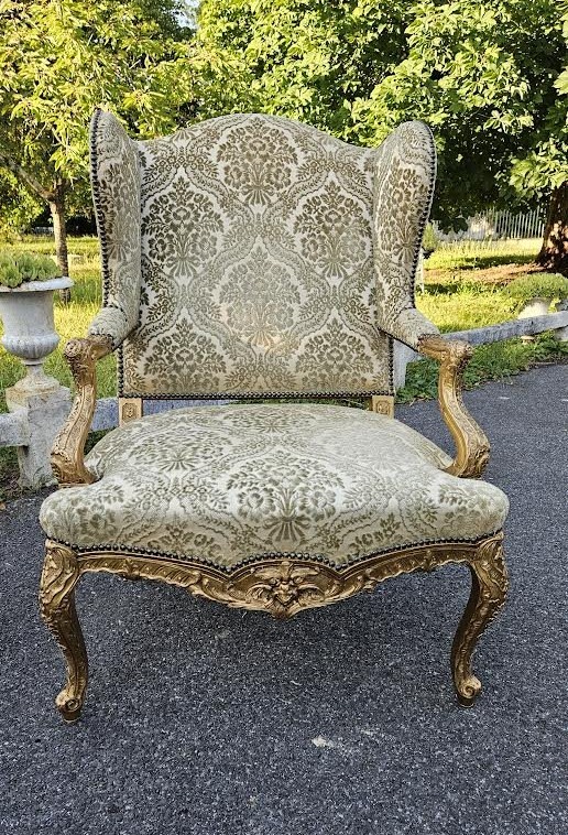 Grande Paire de fauteuils à oreilles en bois sculpté et doré. Epoque Napoléon III.-photo-2
