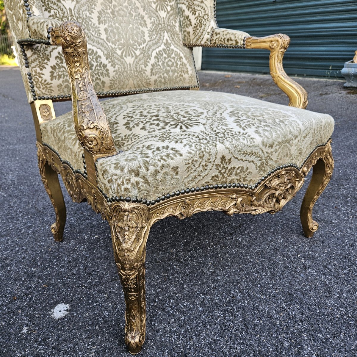 Grande Paire de fauteuils à oreilles en bois sculpté et doré. Epoque Napoléon III.-photo-4
