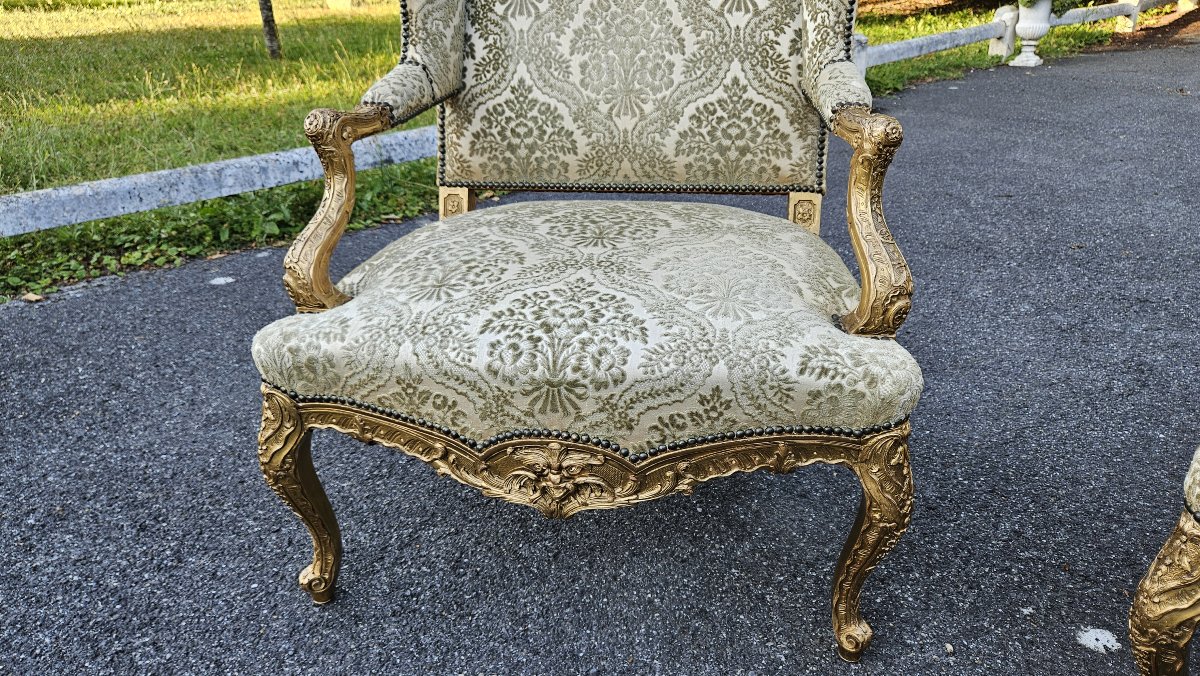 Grande Paire de fauteuils à oreilles en bois sculpté et doré. Epoque Napoléon III.-photo-5
