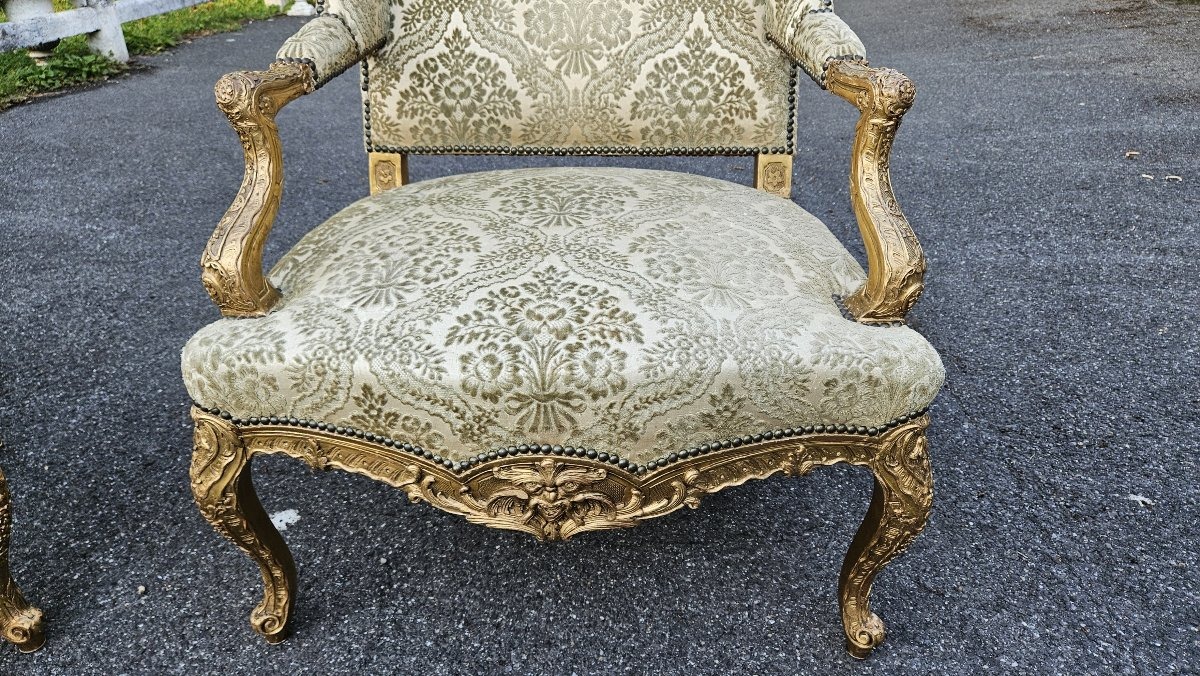 Grande Paire de fauteuils à oreilles en bois sculpté et doré. Epoque Napoléon III.-photo-6