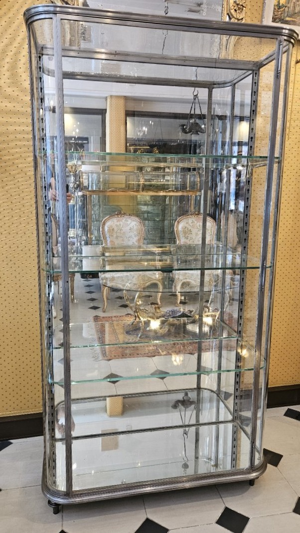 Early 20th-century Storefront Display Cabinet With Curved Sides Made Of Polished Steel.-photo-4