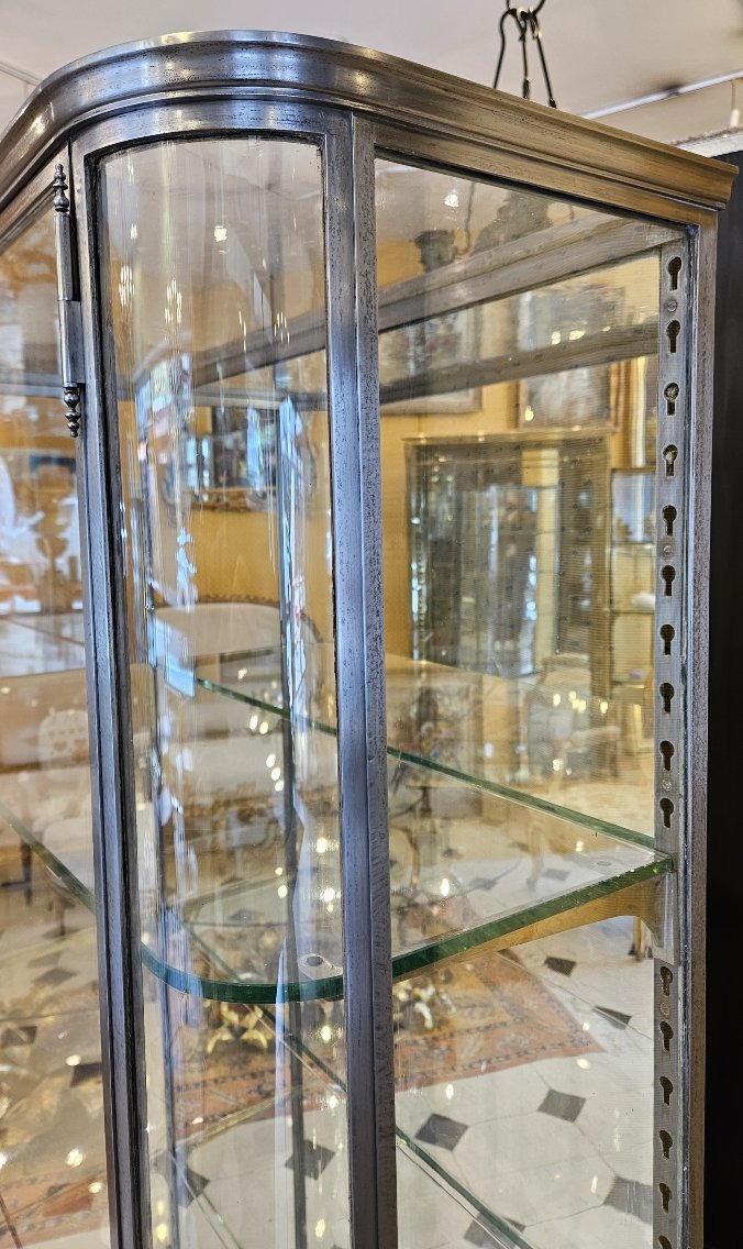 Early 20th-century Storefront Display Cabinet With Curved Sides Made Of Polished Steel.-photo-1