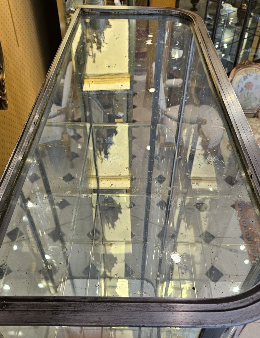 Early 20th-century Storefront Display Cabinet With Curved Sides Made Of Polished Steel.-photo-2