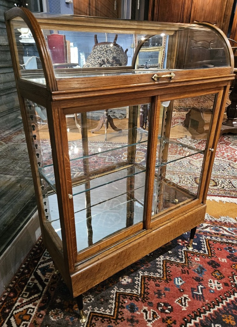 A Charming Little Display Cabinet, Made Of Oak And Glass, Circa 1930.-photo-2