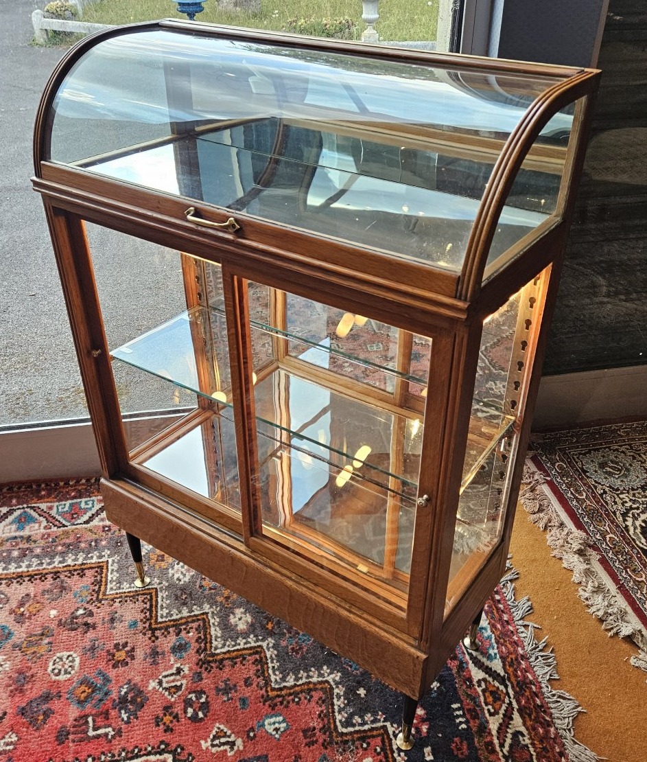 A Charming Little Display Cabinet, Made Of Oak And Glass, Circa 1930.-photo-3