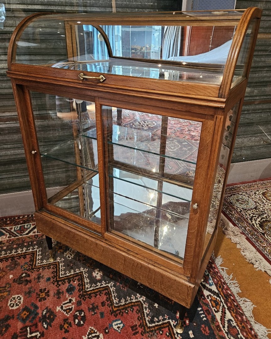 A Charming Little Display Cabinet, Made Of Oak And Glass, Circa 1930.-photo-4