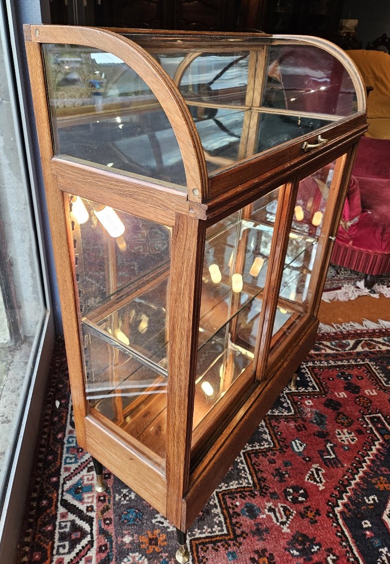 A Charming Little Display Cabinet, Made Of Oak And Glass, Circa 1930.-photo-2