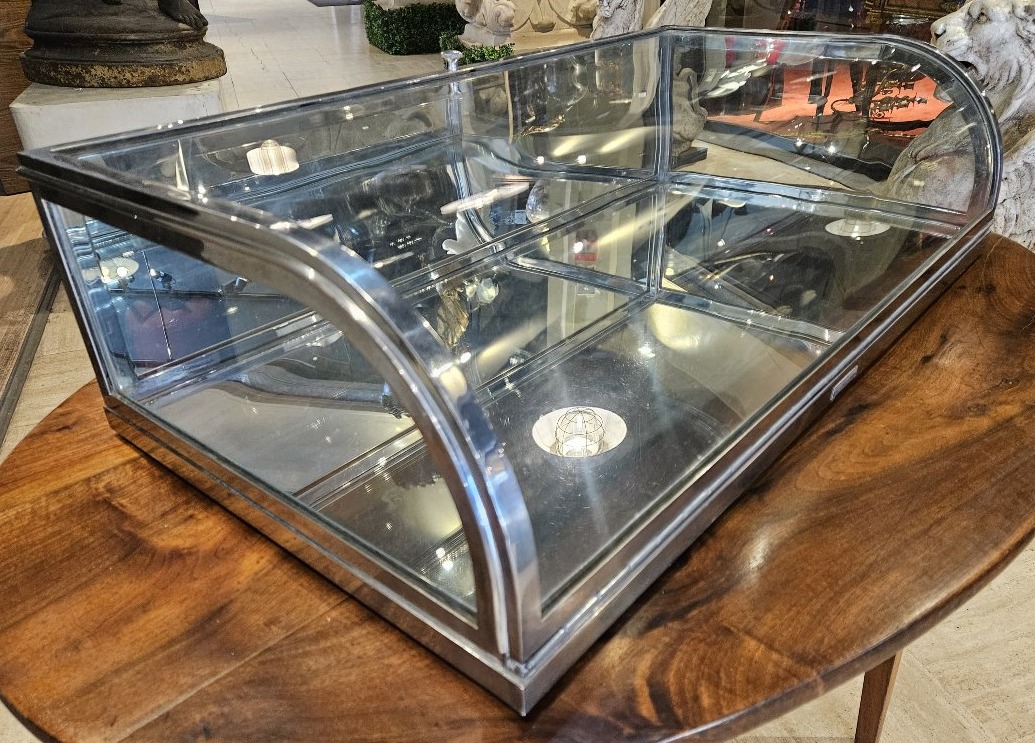 Countertop Display Cabinet With A Curved Hinged Door Made Of Chrome-plated Brass.-photo-3