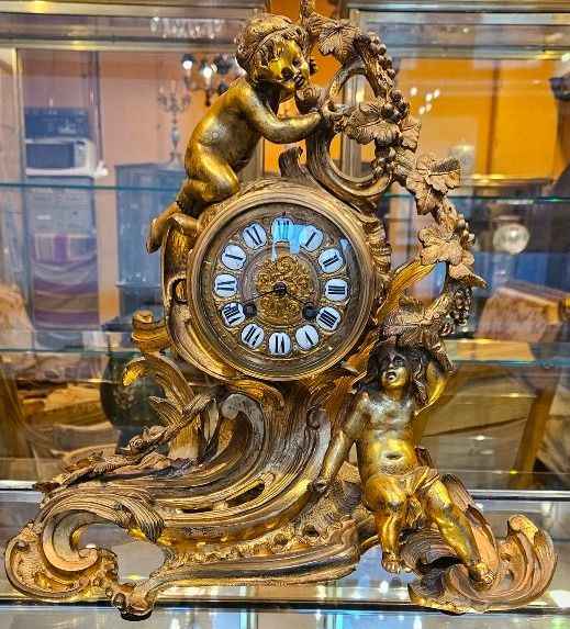 Pendule en bronze aux 2 amours . XIX siècle.-photo-2