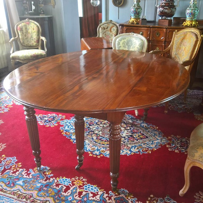 Table En Acajou De Cuba à Six Pieds d'Epoque Restauration.