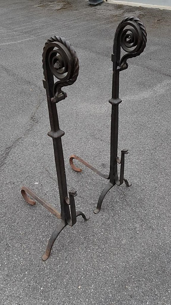 Grande Paire De Chenets  Landiers En Fer Forgé