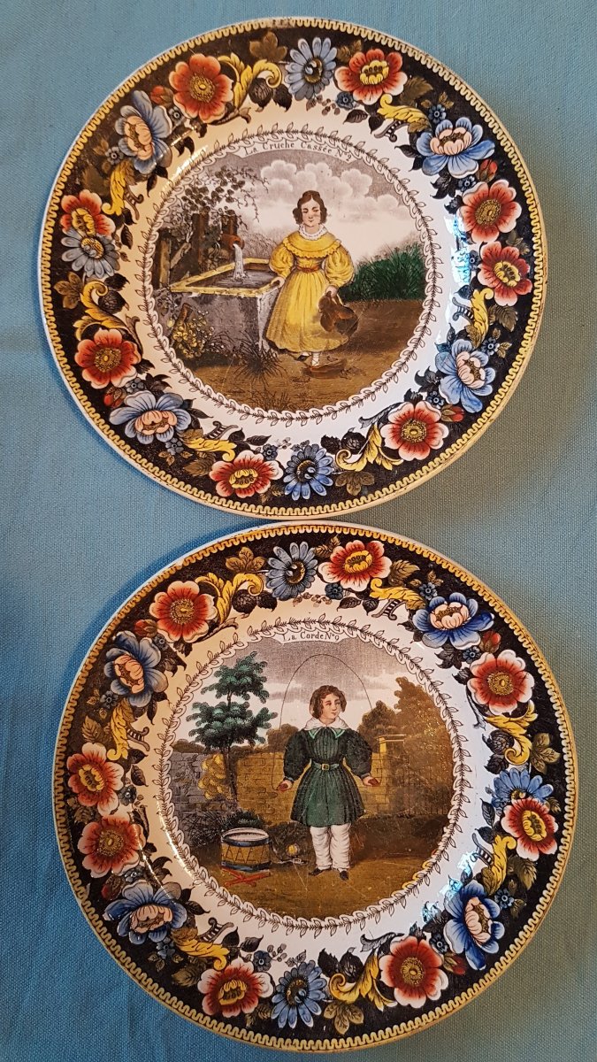 Deux Assiettes En Faience Polychrome De Creil De La Série Les Jeux d'Enfants. 