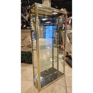 Grande vitrine murale en laiton de la maison Haas à Nancy.