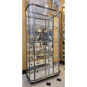 Vitrine de magasin à cotés bombés en acier poli début xx° siècle.