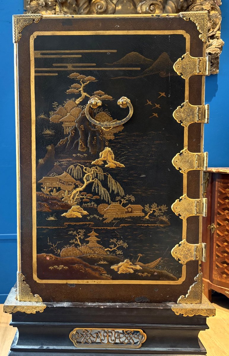 Japanese Lacquer Cabinet -photo-2