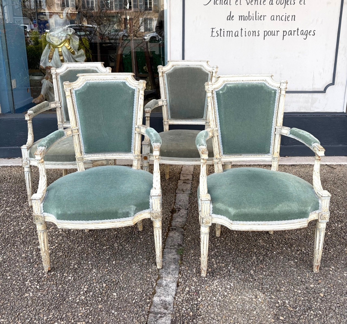 Quatre cabriolets 18eme à colonnes détachées