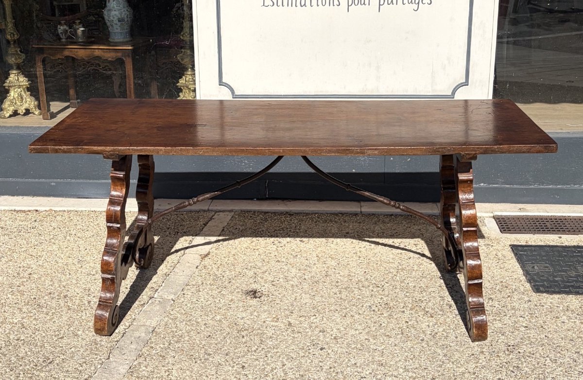 Table espagnole XVIIIeme en noyer