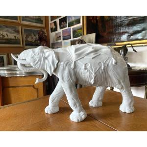 Imposant Elephant En Porcelaine Capodimonte