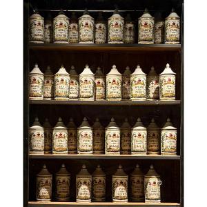 Ensemble de 40 grands pots à pharmacie, vers 1830