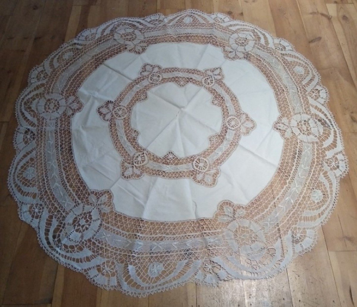 Round Tablecloth - Lace - XXth