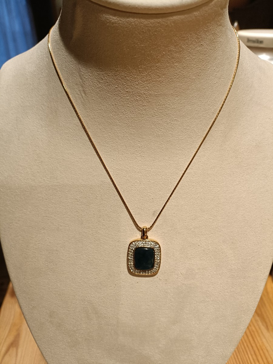 Givenchy - Chain And Medallion 