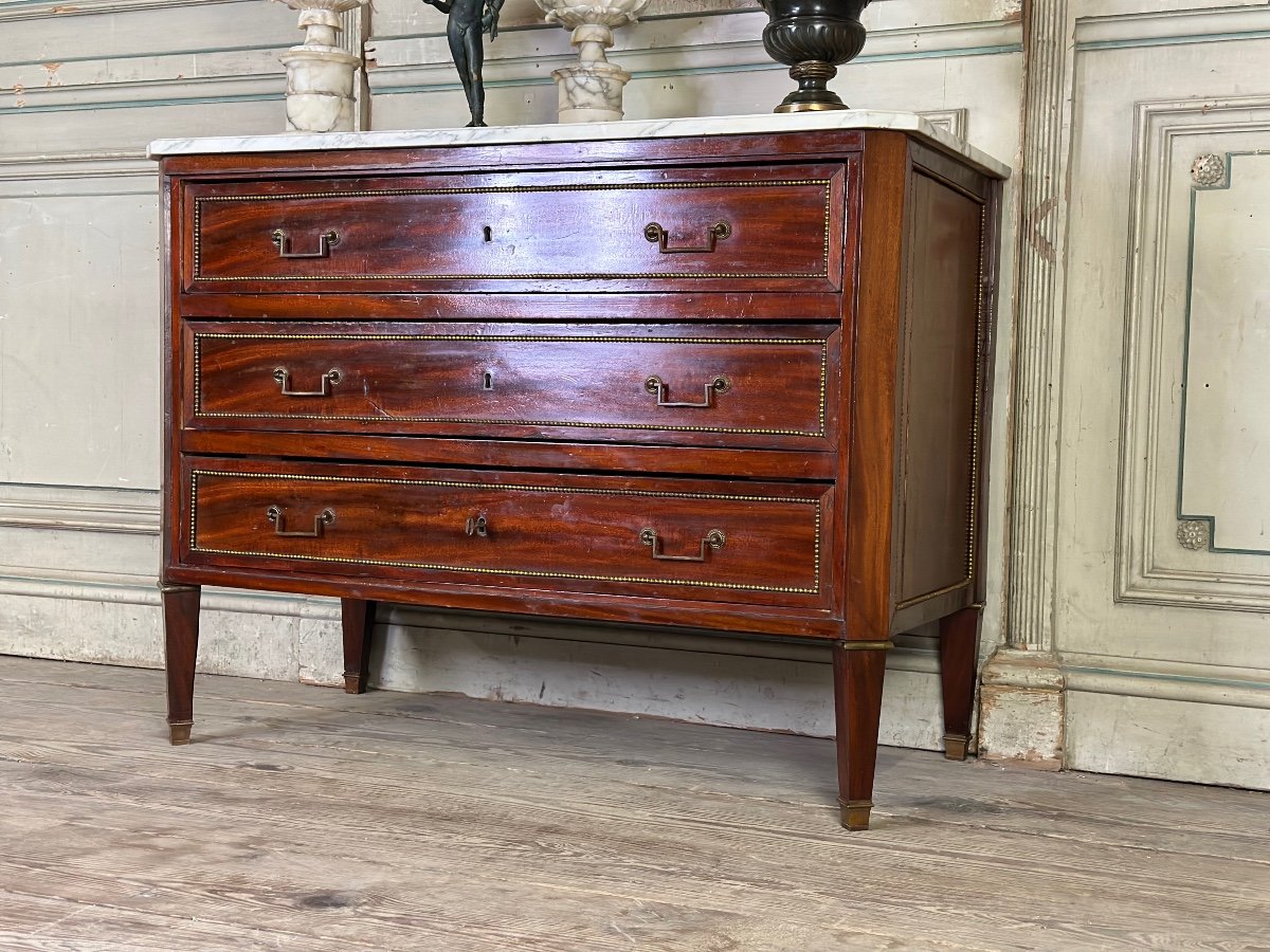 Commode Louis XVI En Acajou Et Perlés De Laiton, Marbre Arabescato, XVIIIème Siècle -photo-4